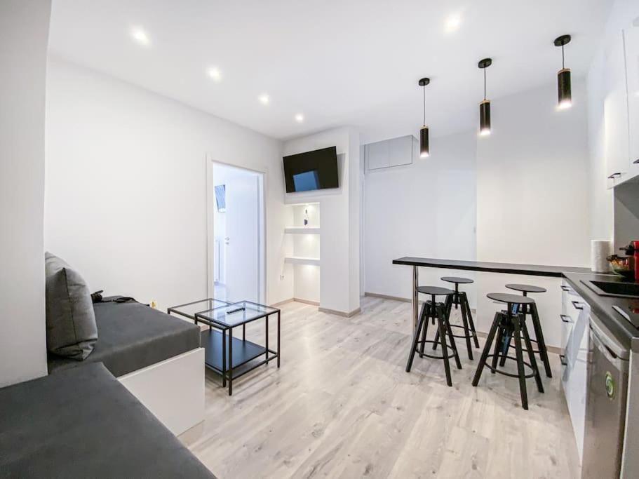 Syntagma Square, 60Sqm Platinum Suite Афины Экстерьер фото